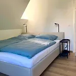 Ruhiges Gaestehaus - 120qm - Garten - 1a Lage Lägenhet *