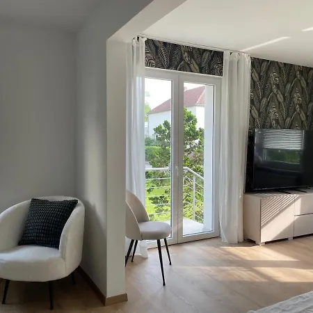 Ruhiges Gaestehaus - 120qm - Garten - 1a Lage Apartman *