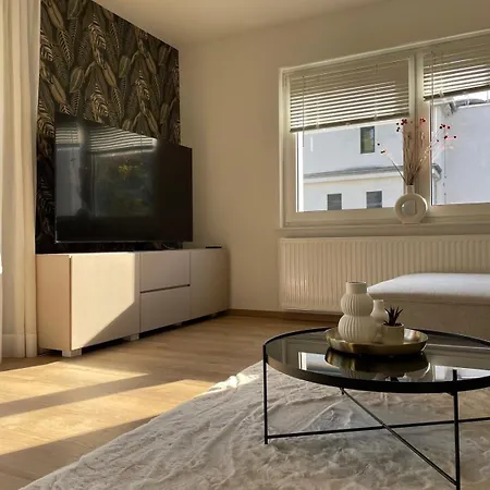 Apartment Ruhiges Gaestehaus - 120qm - Garten - 1a Lage