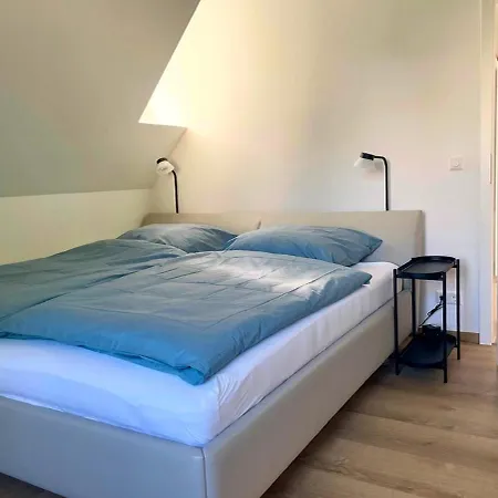 Ruhiges Gaestehaus - 120qm - Garten - 1a Lage 아파트 *