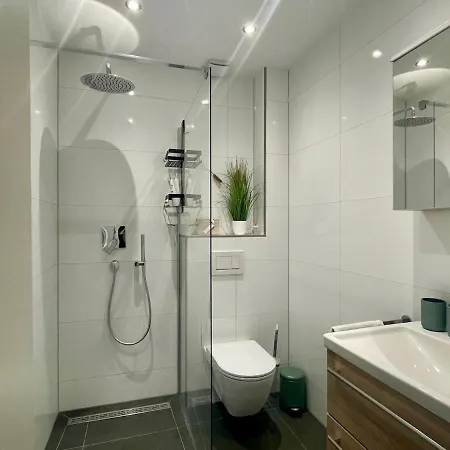 Ruhiges Gaestehaus - 120qm - Garten - 1a Lage *