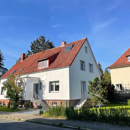 Apartment Ruhiges Gaestehaus - 120qm - Garten - 1a Lage *