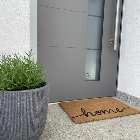 Ruhiges Gaestehaus - 120qm - Garten - 1a Lage * Niederdorla