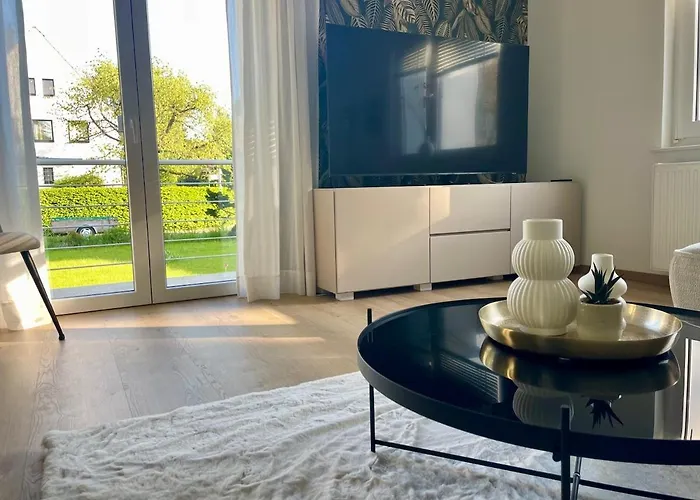 Ruhiges Gaestehaus - 120qm - Garten - 1a Lage Apartman