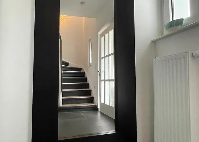 Ruhiges Gaestehaus - 120qm - Garten - 1a Lage *