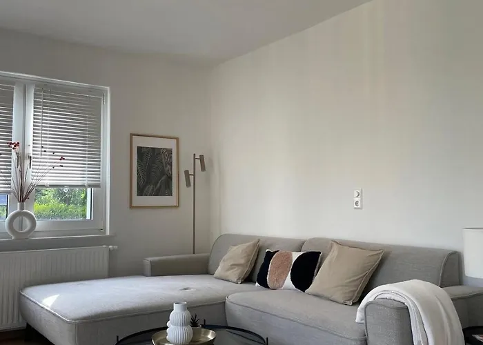 Ruhiges Gaestehaus - 120qm - Garten - 1a Lage